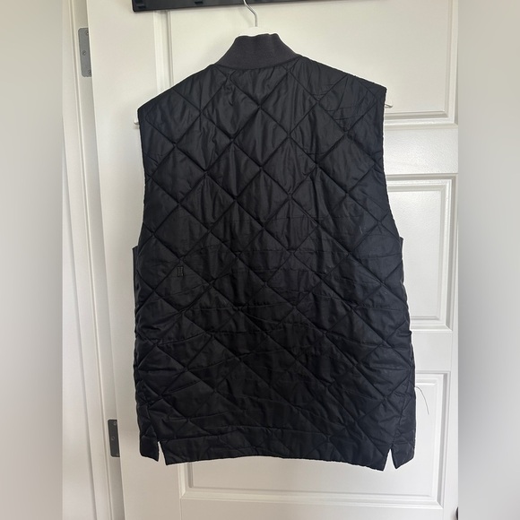 Kit and Ace Men's Dark Quilted Vest - Picture 5 of 5